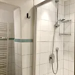 Am Stadtpark - Charmant, Seenah, Zentral In Historischem Gebaeude Lägenhet *